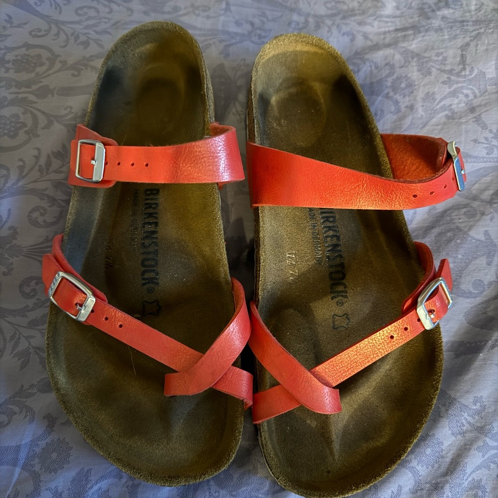Birkenstock WOMENS SZ 40/9  Red Sandals EUC
